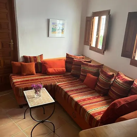 Casita En Dalt Vila بيت للعطل *